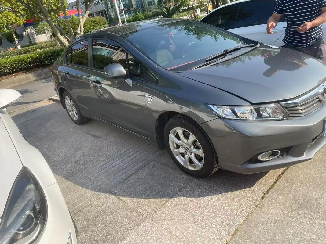 本田思域2013款图片,本田思域13款多少钱