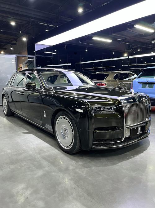 劳斯莱斯长啥样(劳斯莱斯长啥样子)