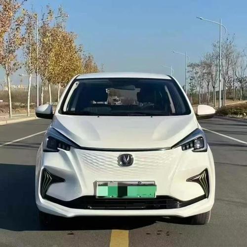 长安奔奔2023款新能源图片／长安奔奔2022年会出新款吗